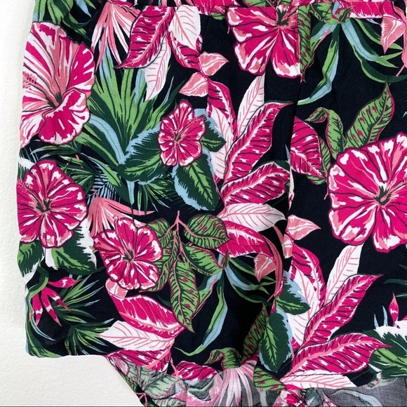 Tilly's Full Circle Trends Floral Pull-on Shorts L - Picture 2 of 4